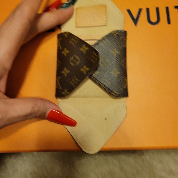 Louis Vuitton Jewelry Case (Orig $ LV Necklace) - Picture 2 of 6